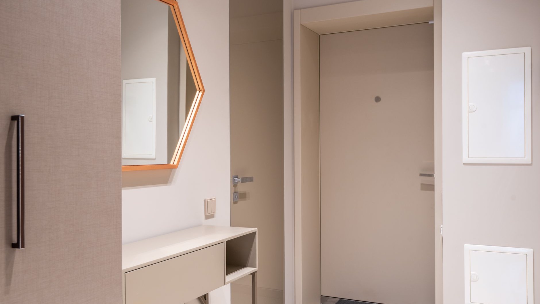 I mounted a tilting shoe cabinet on my hallway wall just to stop tripping over pairs by the door: since then, my 2 m² entr...